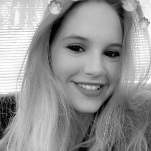 Meet your Posher, Caitlin